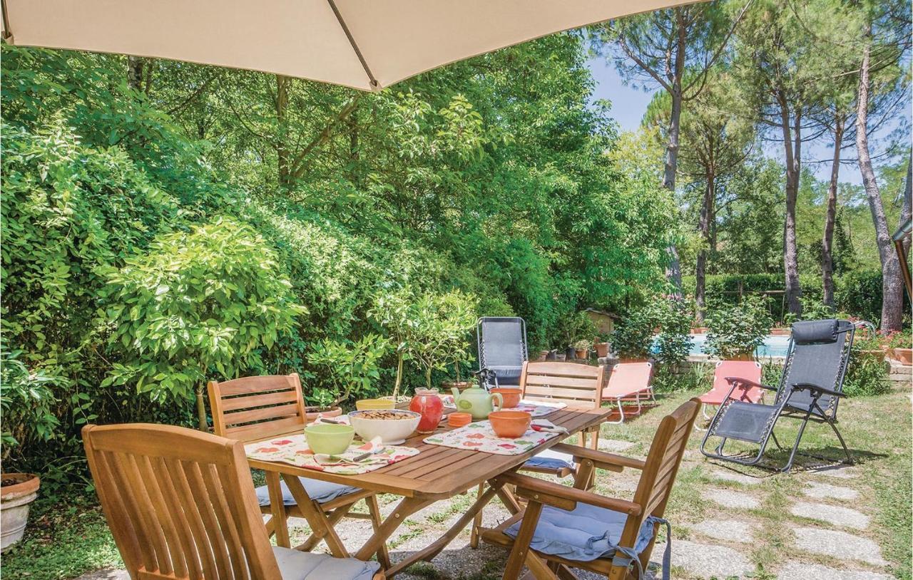 Stunning home in Molino del Piano FI with 2 Bedrooms, WiFi&Outdoor swimming pool Buitenkant foto