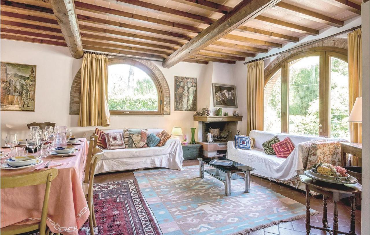 Stunning home in Molino del Piano FI with 2 Bedrooms, WiFi&Outdoor swimming pool Buitenkant foto