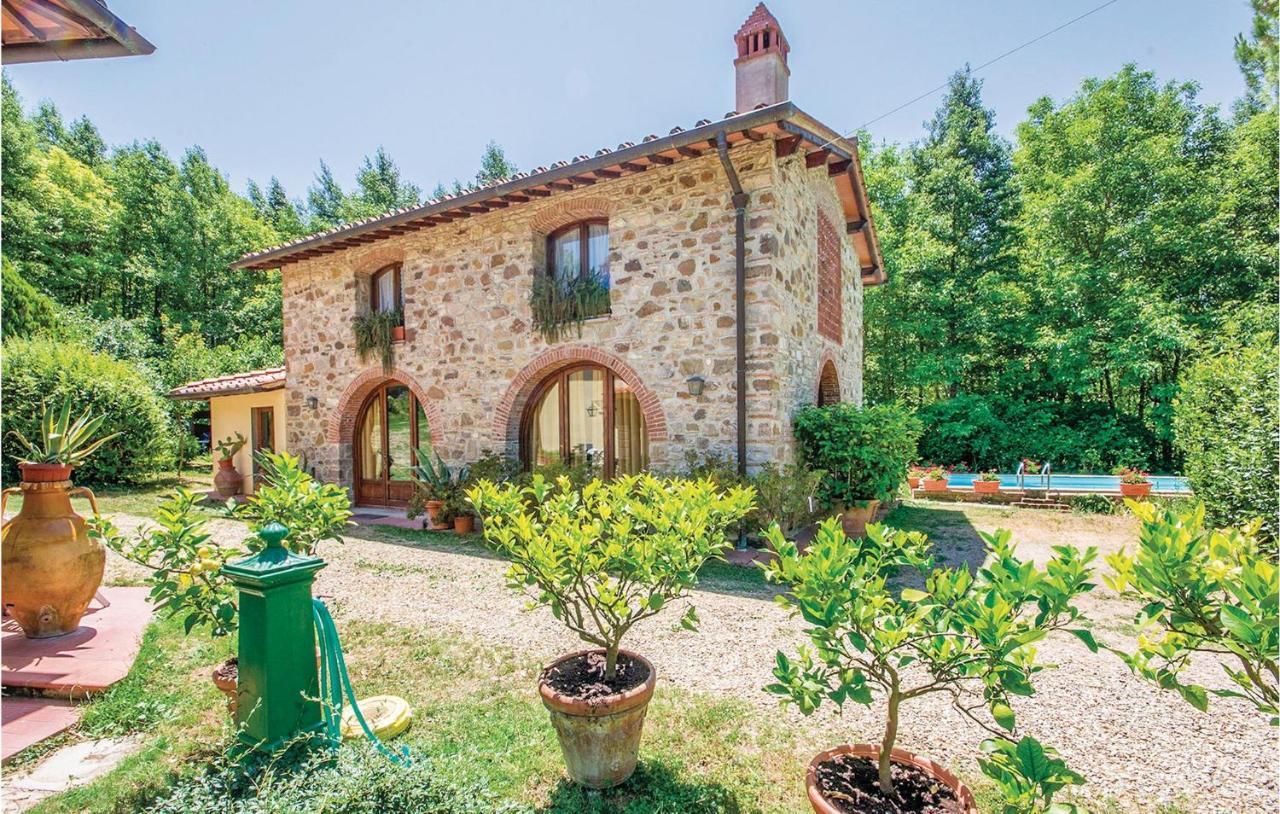 Stunning home in Molino del Piano FI with 2 Bedrooms, WiFi&Outdoor swimming pool Buitenkant foto