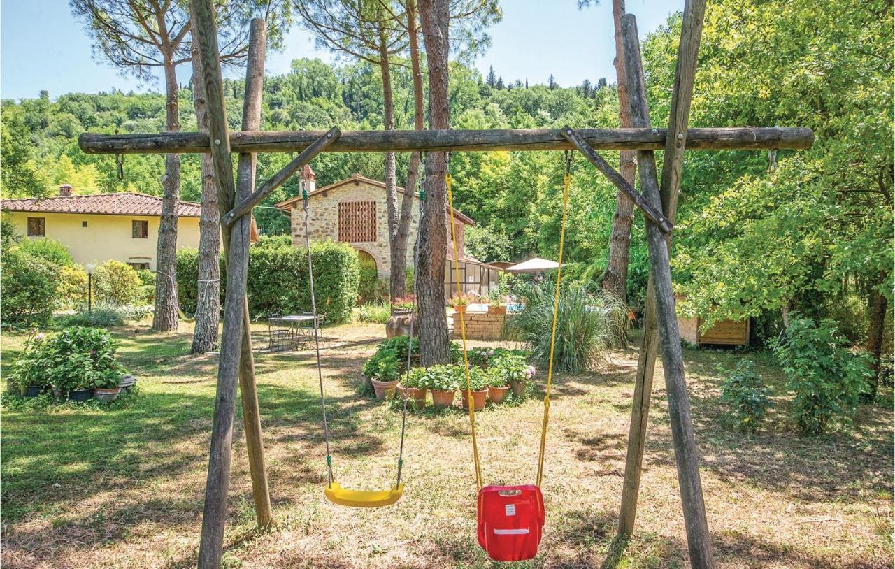 Stunning home in Molino del Piano FI with 2 Bedrooms, WiFi&Outdoor swimming pool Buitenkant foto