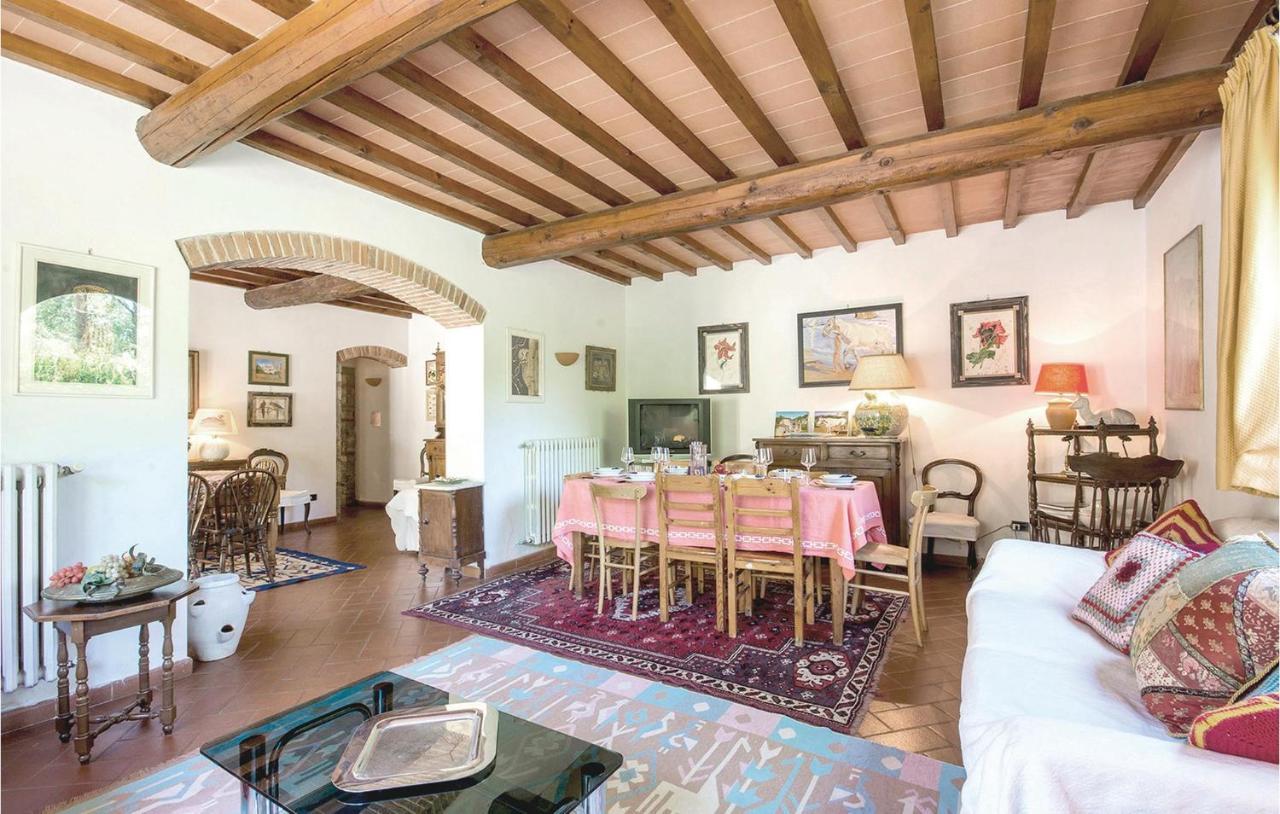 Stunning home in Molino del Piano FI with 2 Bedrooms, WiFi&Outdoor swimming pool Buitenkant foto