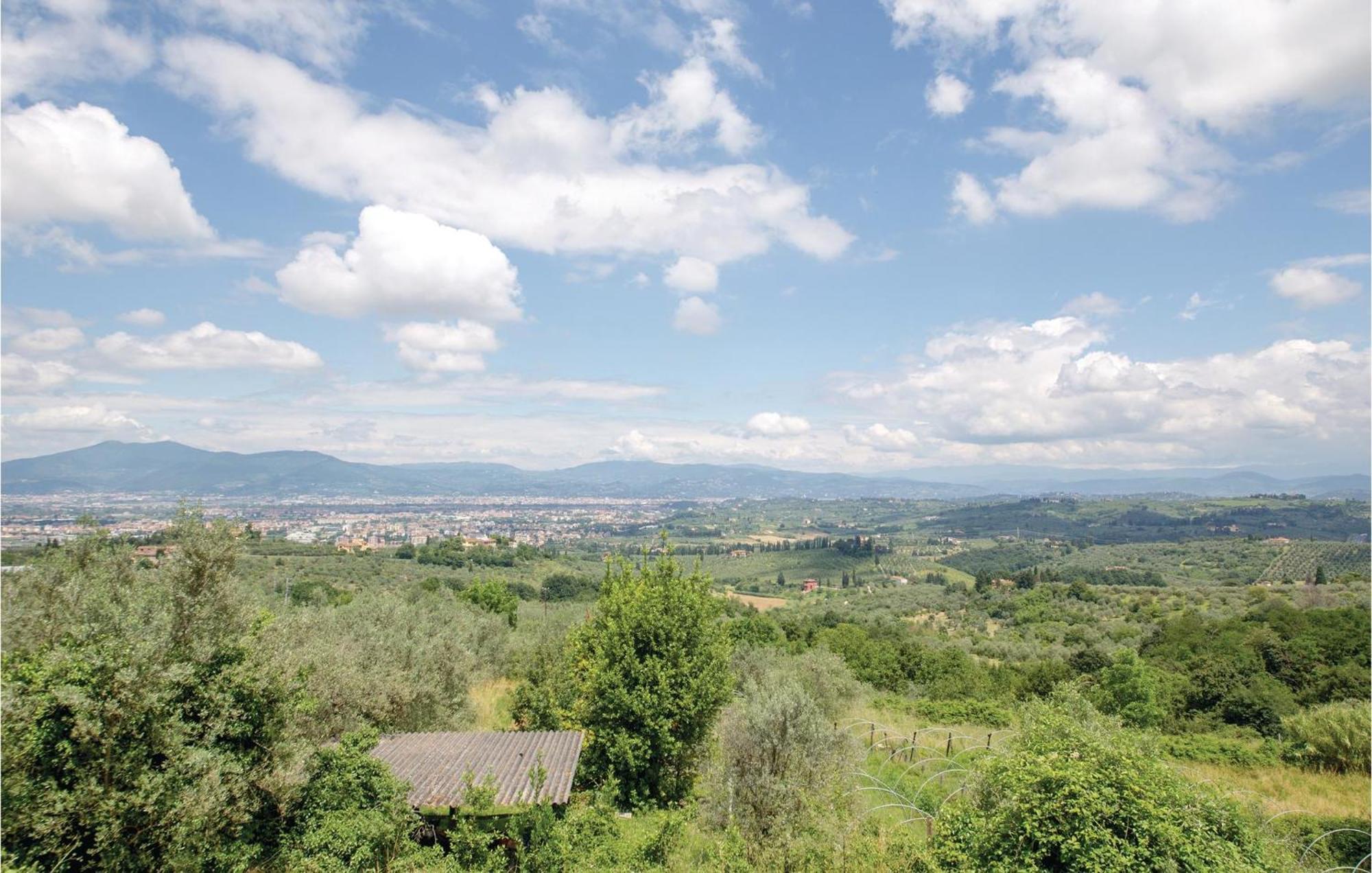 Stunning home in Molino del Piano FI with 2 Bedrooms, WiFi&Outdoor swimming pool Buitenkant foto